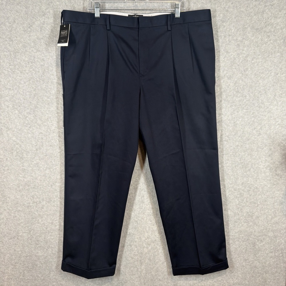 Dockers D4 Relaxed Fit Khakis Mens 42x30 Pleated Navy Pants Wrinkle Free NEW